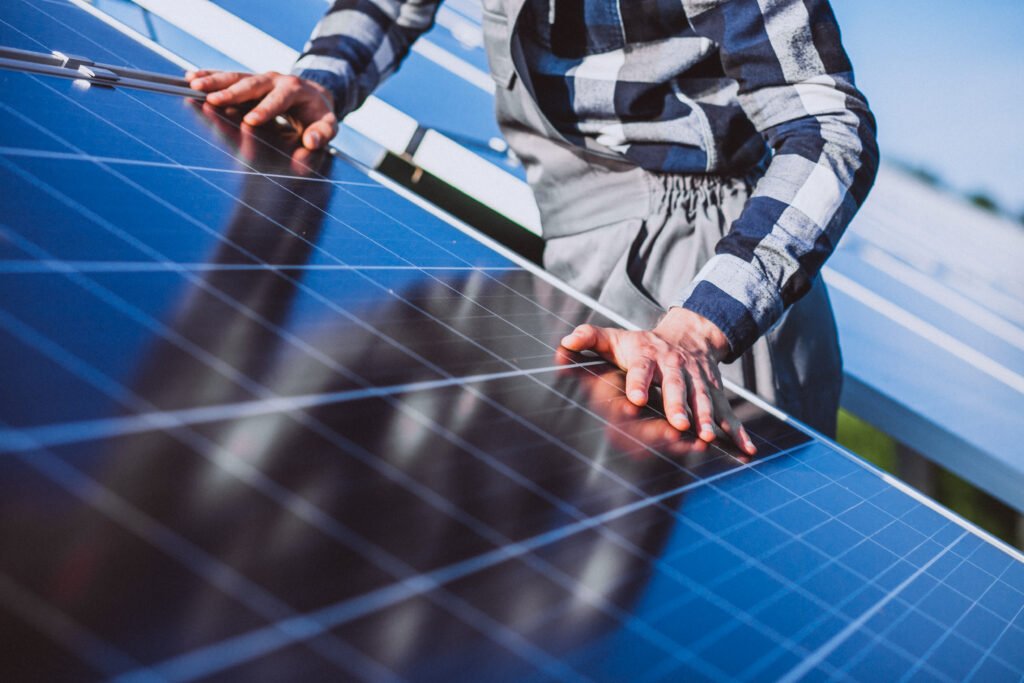 Installer des panneaux solaires: 4 normes vitales